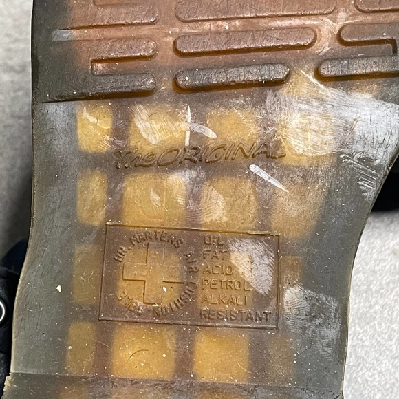 SOLD Dr. Martens Smooth Leather Womens 9 - Picture 6 of 6